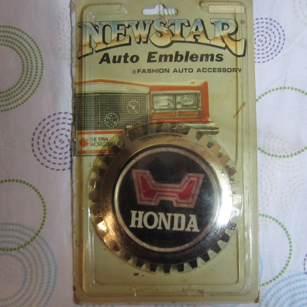COLLECTIABLE-HONDA/NEW STAR AUTO EMBLEM/FASHION AUTO ACCESSORY/1984-WORLD'S FAIR